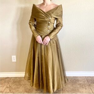WATTERS & WATTERS VINTAGE 80s Iridescent Gold Green Formal Gown Size 4